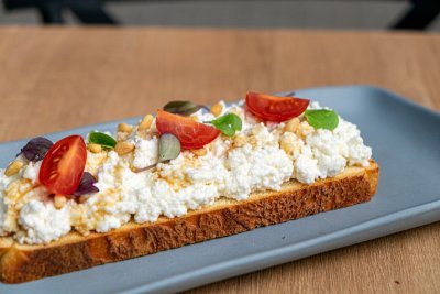 Labneh is het nieuwe smeerkaasje en heel Nederland doet mee